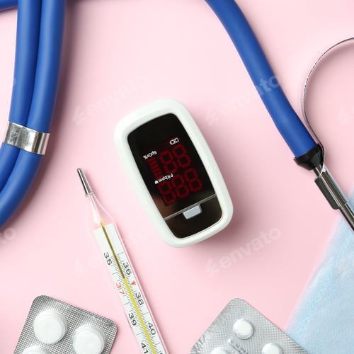 Preview: Flat lay composition with fingertip pulse oximeter and medical items on pink background