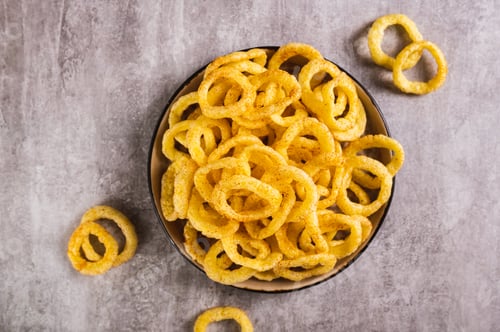 Preview: Close up of onion rings on a plate on the table top view