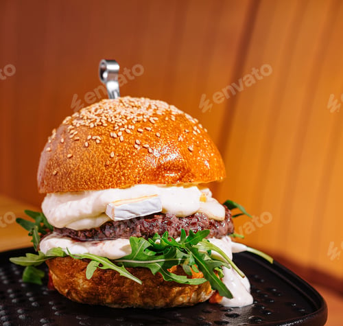 Preview: Gourmet beef burger with fresh toppings