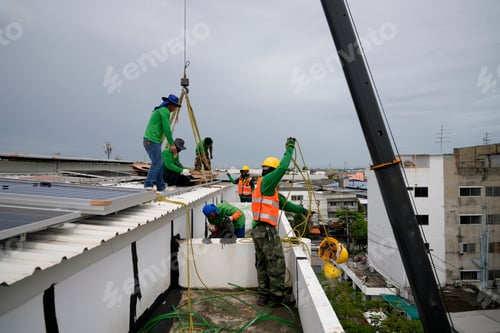 Preview: Installing solar panels on rooftops with a team on a cloudy day