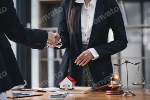 Preview: Handshake of cooperation customer and saleswoman after agreement, successful car loan contract
