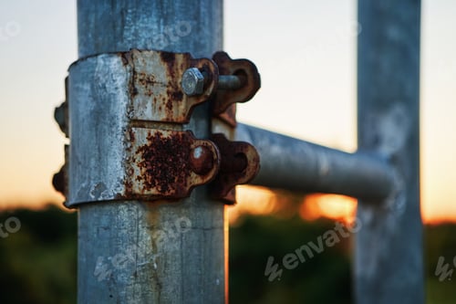 Preview: The old rusty nuts and bolts