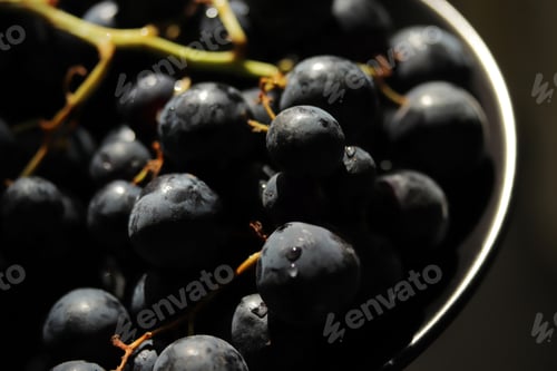 Preview: large and fresh black grapes