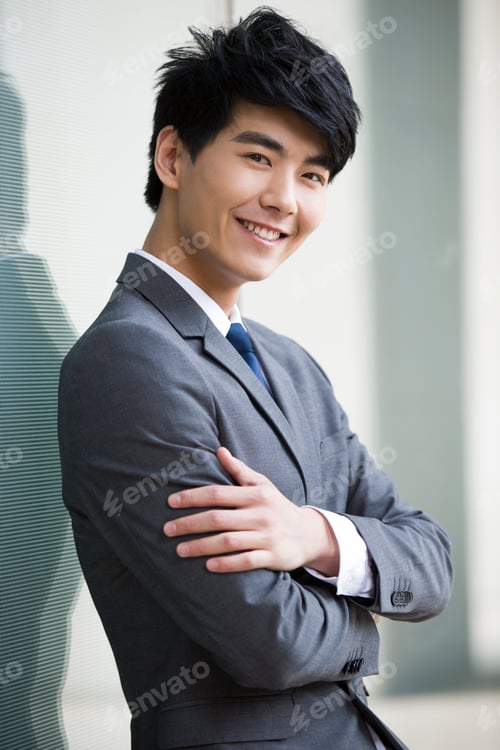 Preview: Portrait of young businessman