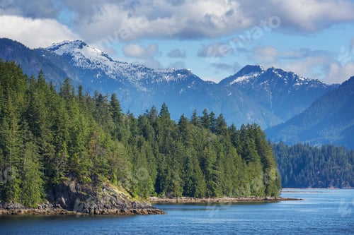 Preview: Lake in Canada