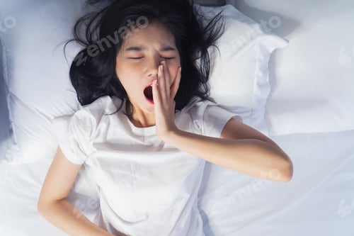 Preview: WOMAN SLEEP WAKE UP