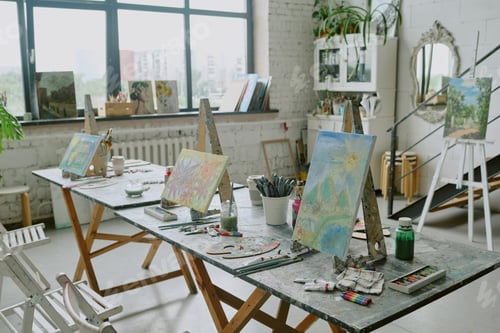 Preview: White Drawing Studio without People