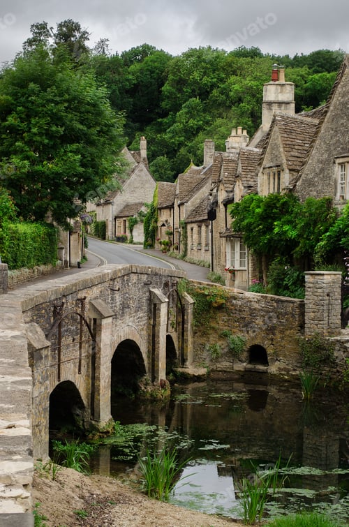 Preview: Castle Combe bridge in the Cotswolds