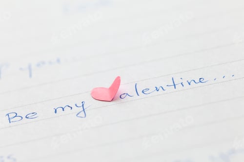 Preview: Handwritten phrase “Be my Valentine” and a pink paper heart