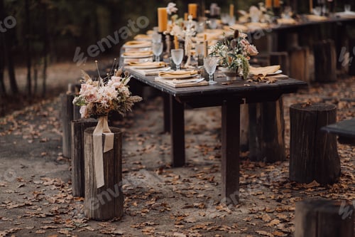 Preview: Beautifully designed wedding table in the forest