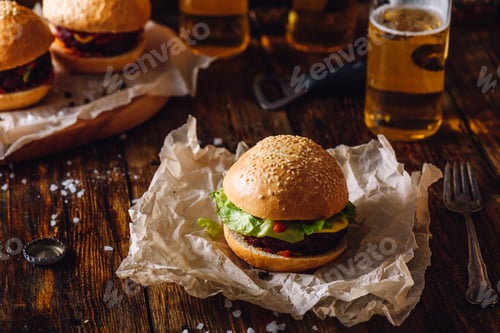 Preview: Homemade Burger with Beer
