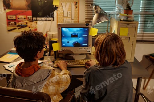 Preview: Engaging in Retro Gaming on Old Computer at Home