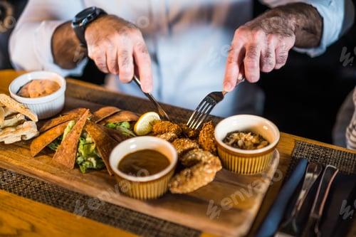 Preview: Man eating at restaurant