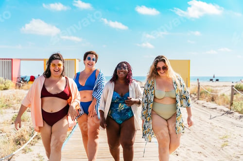 Preview: Group of plus size women with swimwear at the beach