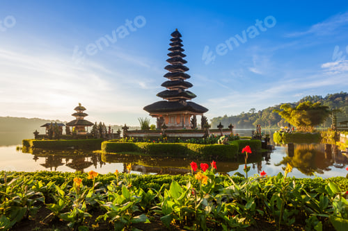 Preview: Famous Bratan Temple on the lake, Bali, Indonesia