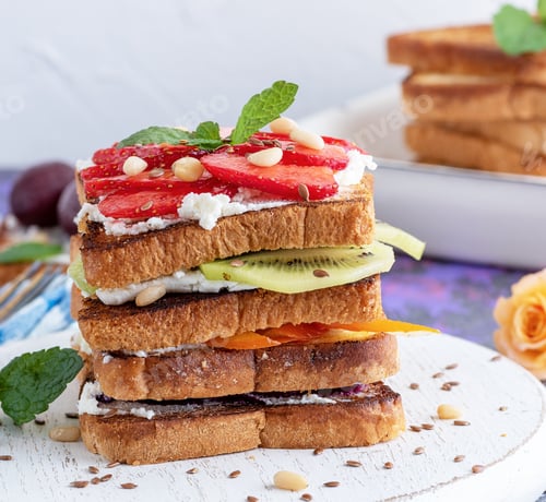 Preview: French toast with cottage cheese, strawberries, kiwi and blueberries