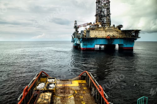 Preview: vessel during dynamic positioning (DP) operations near Oil Rig