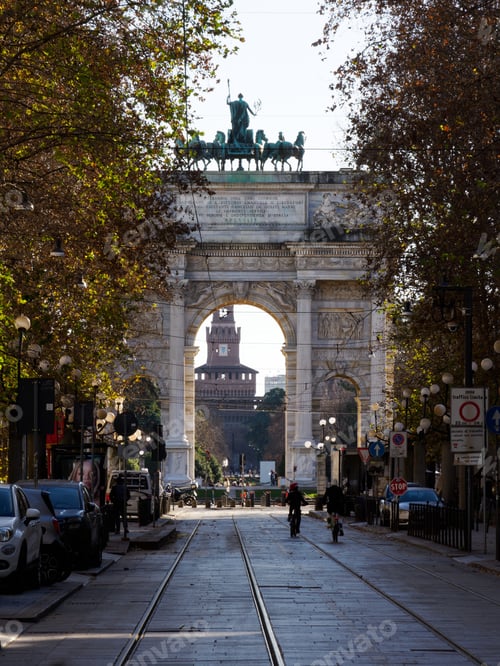 Preview: Arco della Pace in Milan, Italy