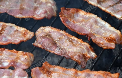Preview: Crispy smoked bacon slices cooked on bbq grill