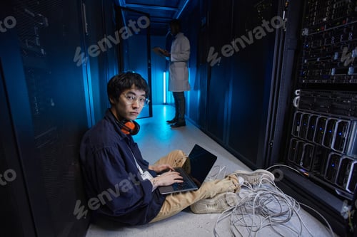 Preview: Young Network Engineer in Data Center