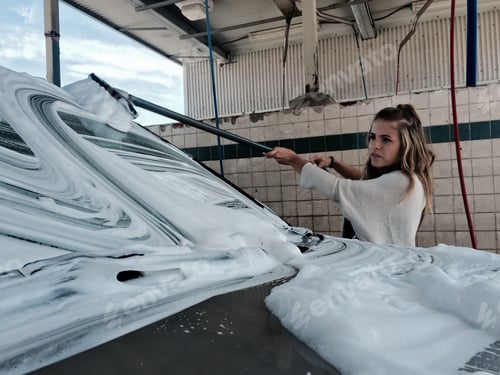 Preview: Wash wash wash! Tonythetigersson Tony Andrews Photography A girl washes her car