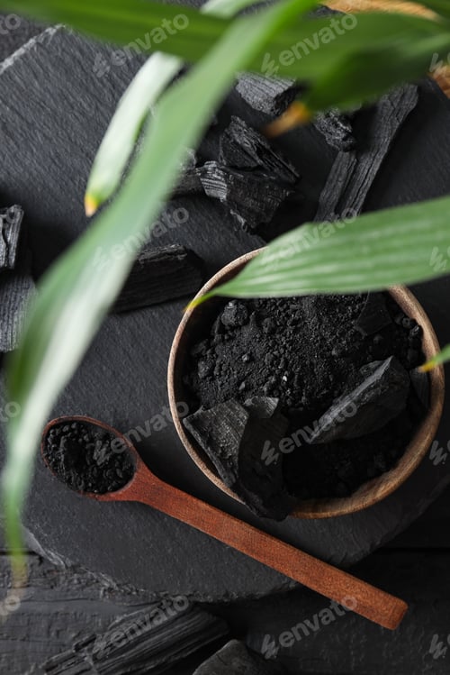 Preview: Natural charcoal and powdered charcoal on dark wooden background