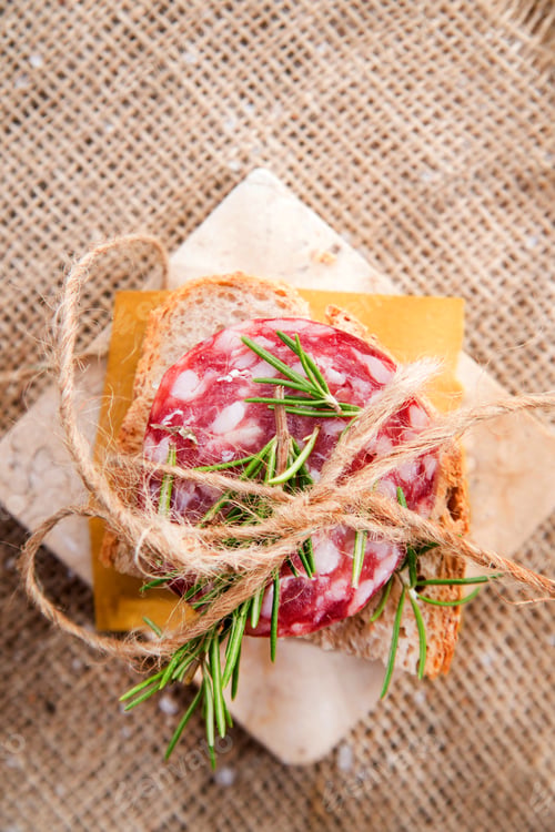 Vorschau: Brot und Salami