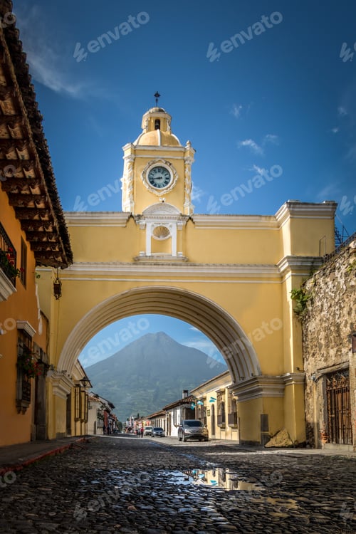 Preview: Santa Catalina Arch and Agua Volcano - Antigua, Guatemala