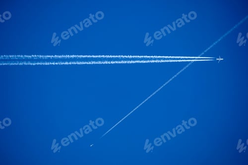 Preview: The trails in the sky that leave the planes in flight