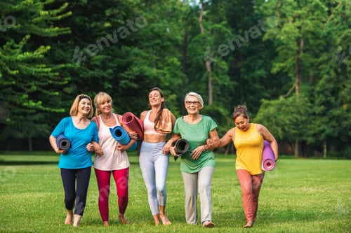Preview: Senior women training with fitness coach at park