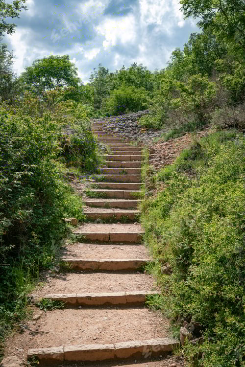 Preview: the hiking trail with steep steps up to the top of the Roche de Solutre
