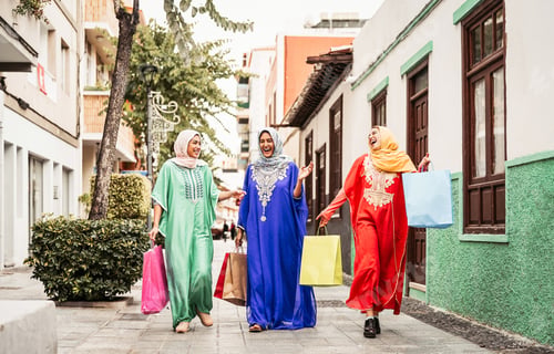 Preview: Happy Muslim women doing shopping in the city center