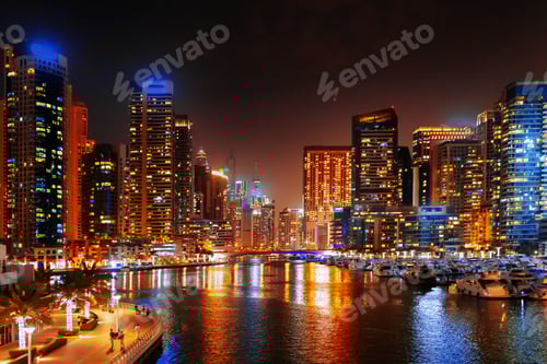 Preview: Stunning view of Dubai Marina at night