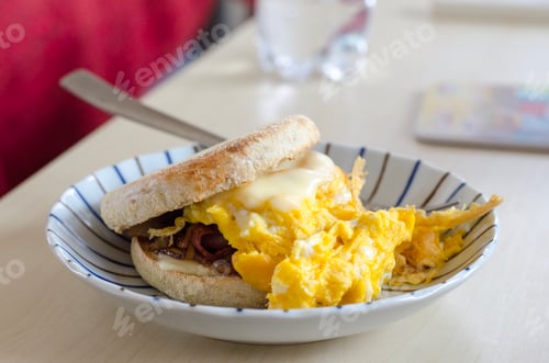 Preview: Muffins with omelette.