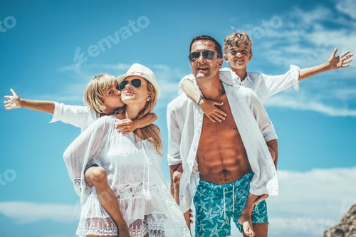 Preview: Fun Family Day Out on Tropical Beach