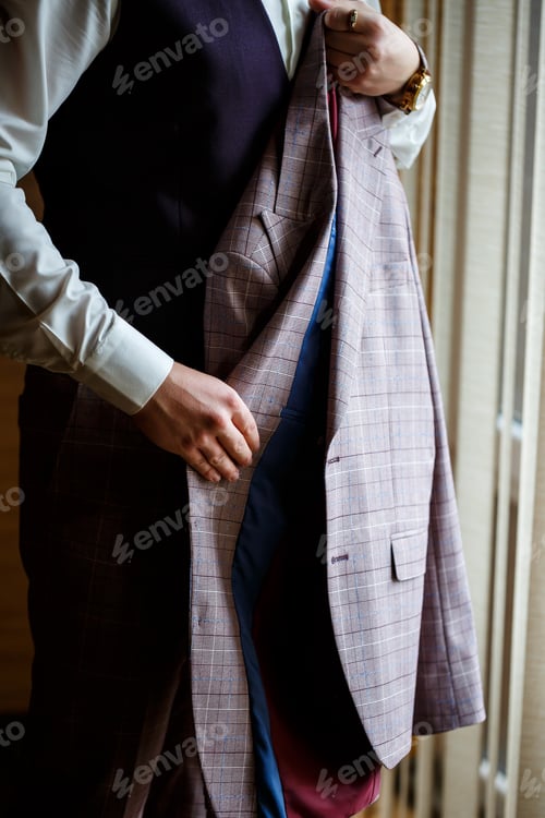 Preview: Man puts on a wedding suit and accessories on the wedding day.