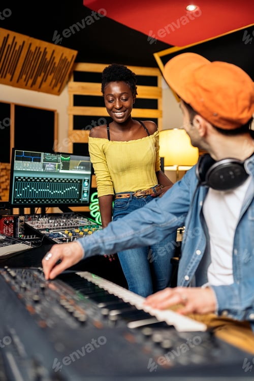 Preview: Playing Electronic Piano