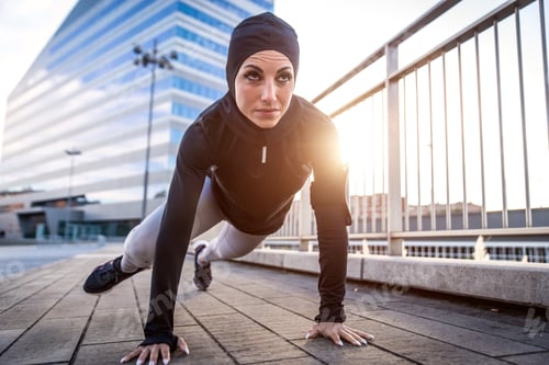 Preview: Muslim urban runner training in the city center