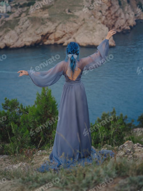 Preview: Fashion photos. sea nymph wind listening wind