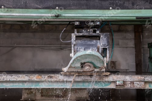 Preview: Machine with cutting disc for marble slabs