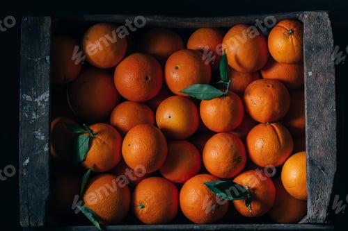 Preview: Fresh oranges in an old wooden box