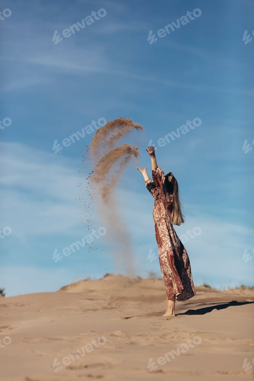 Preview: Woman at desert