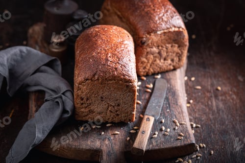 Preview: Tasty loaf of breads as source of protein and fibre.