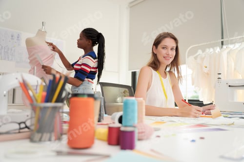 Preview: Women working together Small business