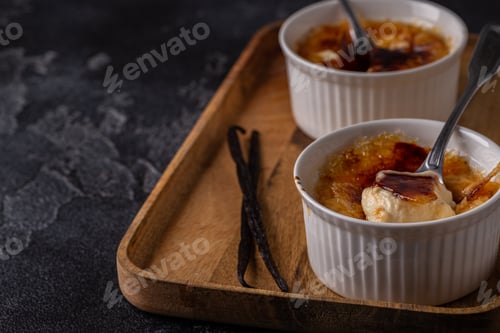 Preview: Creme brulee. French vanilla cream dessert with caramelised sugar.