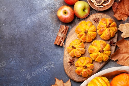 Preview: Pumpkin muffins and various pumpkins
