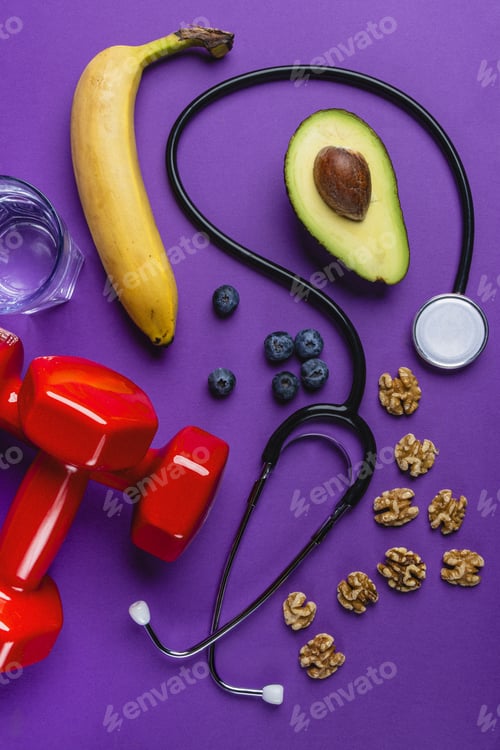 Vista previa: Healthy lifestyle flat lay with potassium food and dumbbells on purple background