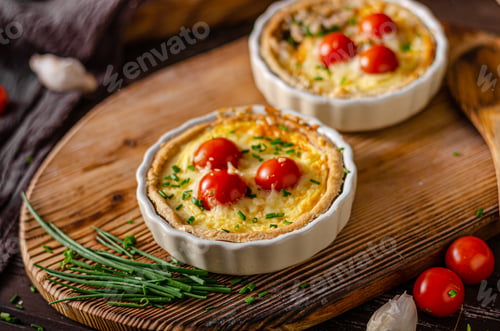 Preview: Homemade cheese quiche with garlic
