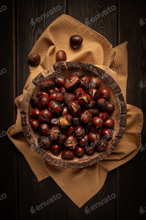 Preview: roasted chestnuts, in a wooden plate, top view, homemade, no people,
