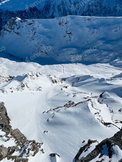 Preview: Snowy mountains